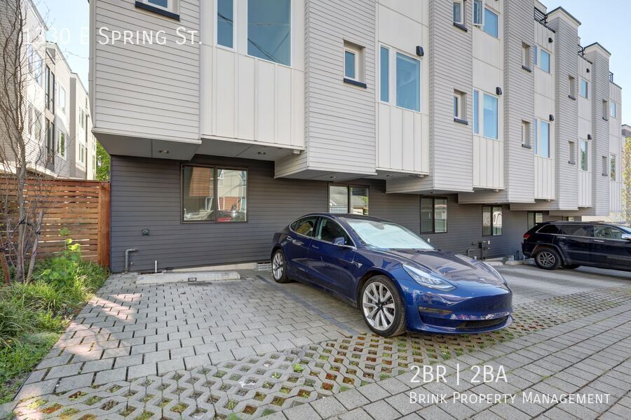 Stylish Capitol Hill Townhouse Living | 2 Bed + Den + Rooftop property image
