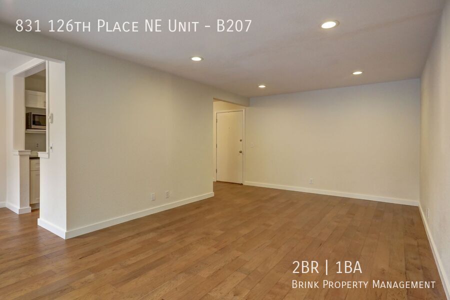 Prime Bellevue Location | 2 Bed Condo + Garage + Pool property image