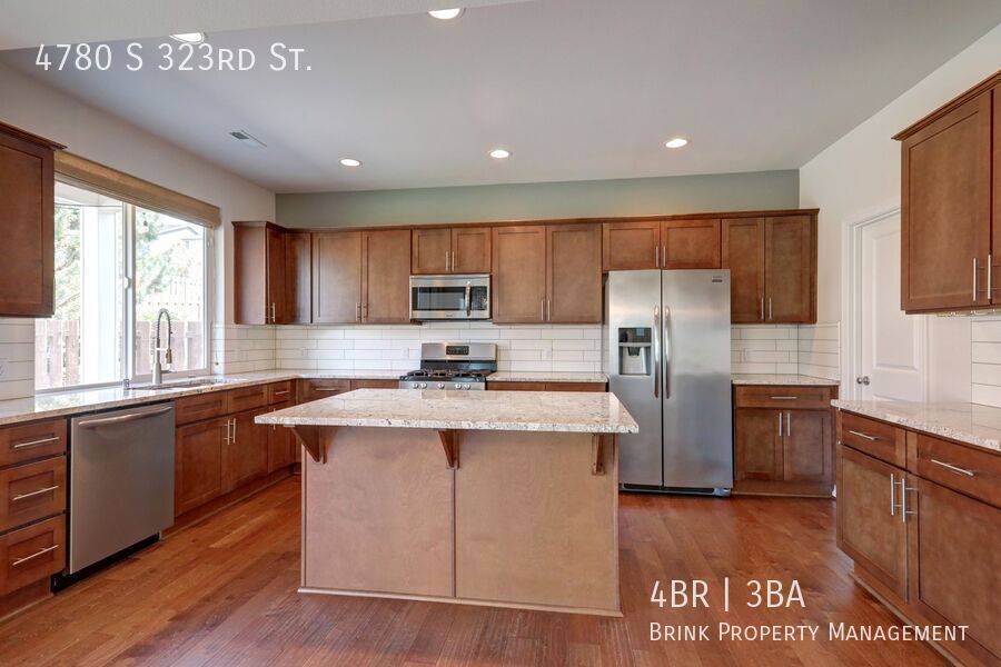 4 Bedroom Home with Open Den, Living & Family Rooms – Space for Everyone property image