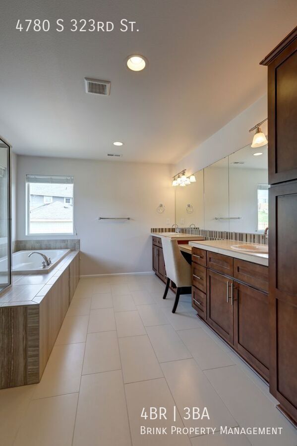 4 Bedroom Home with Open Den, Living & Family Rooms – Space for Everyone property image