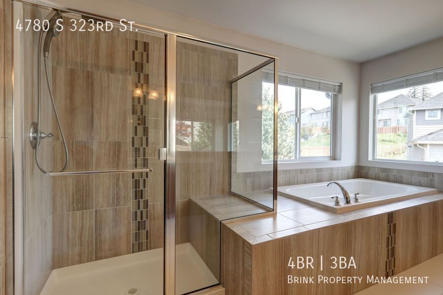 4 Bedroom Home with Open Den, Living & Family Rooms – Space for Everyone property image