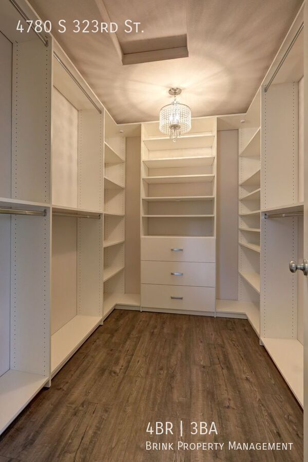 4 Bedroom Home with Open Den, Living & Family Rooms – Space for Everyone property image