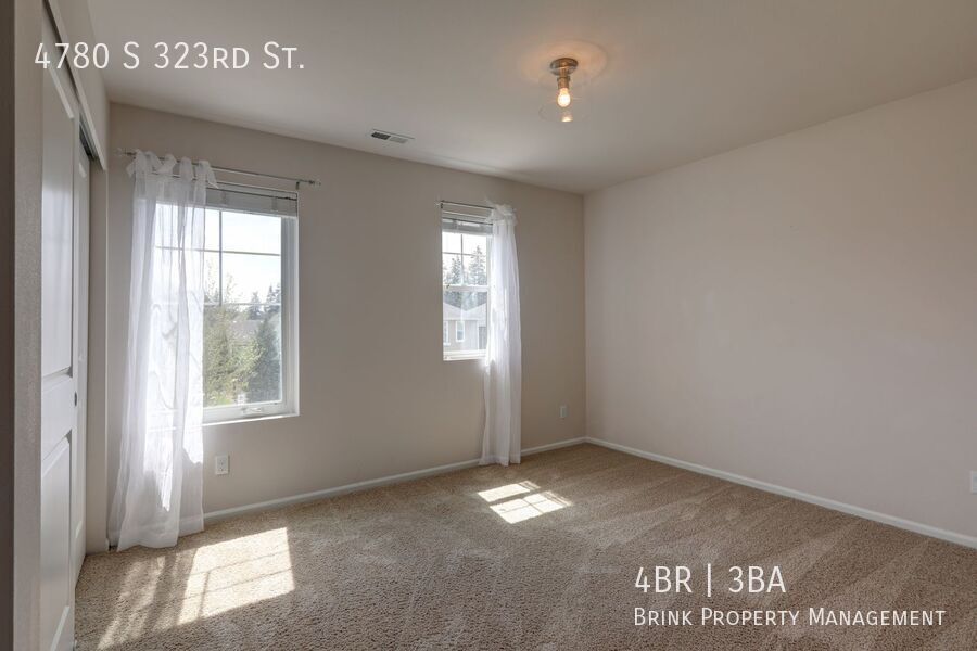 4 Bedroom Home with Open Den, Living & Family Rooms – Space for Everyone property image