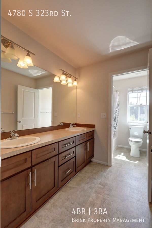 4 Bedroom Home with Open Den, Living & Family Rooms – Space for Everyone property image