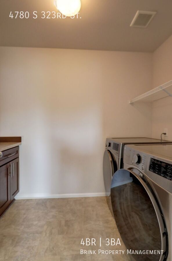 4 Bedroom Home with Open Den, Living & Family Rooms – Space for Everyone property image