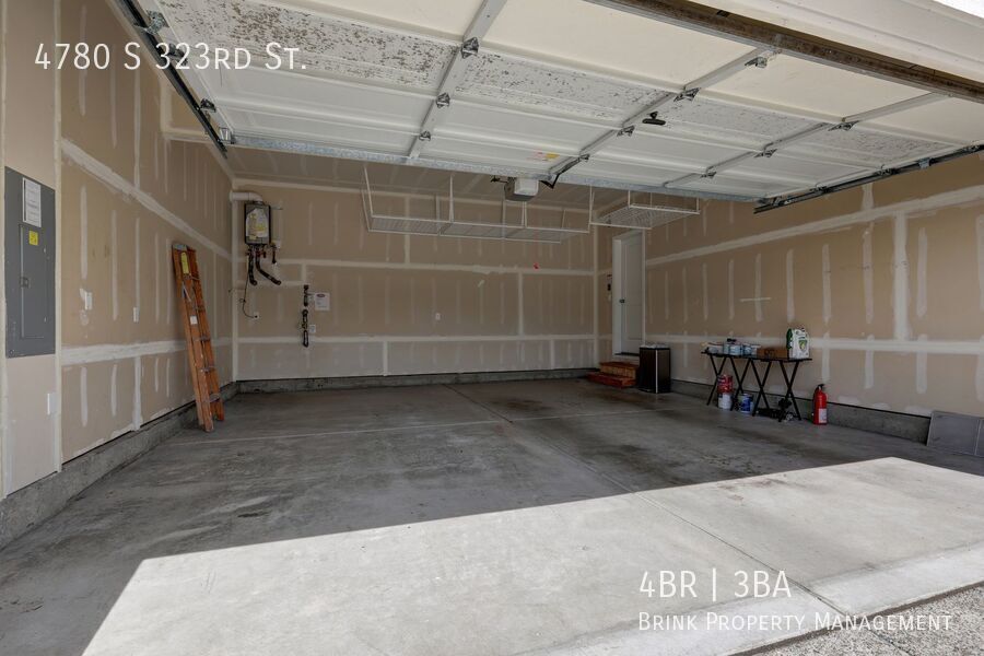 4 Bedroom Home with Open Den, Living & Family Rooms – Space for Everyone property image