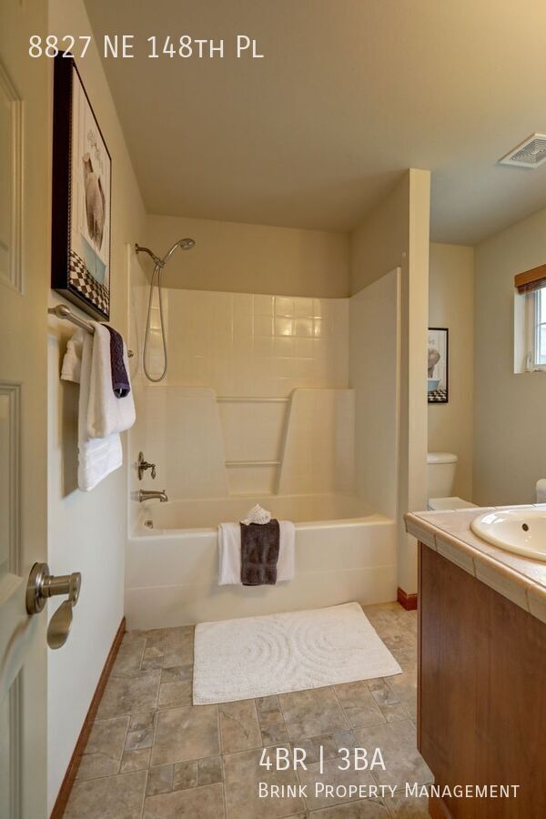 Modern Comfort Meets Convenience in Inglemoor Court 4 Bedroom Home property image