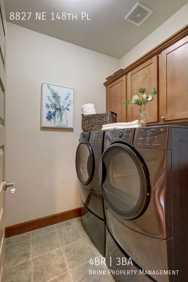 Modern Comfort Meets Convenience in Inglemoor Court 4 Bedroom Home property image