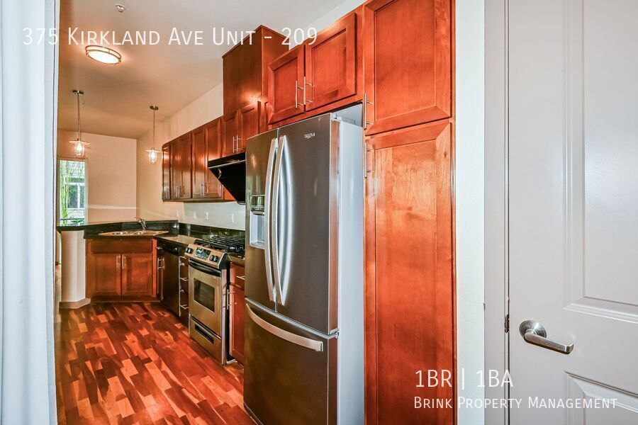 Prime Downtown Kirkland Location with Modern Finishes property image