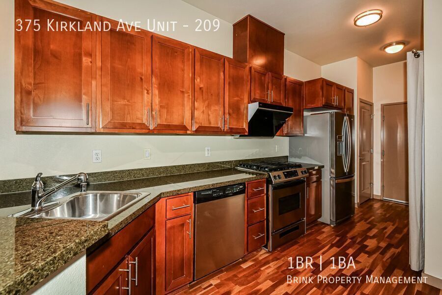 Prime Downtown Kirkland Location with Modern Finishes property image
