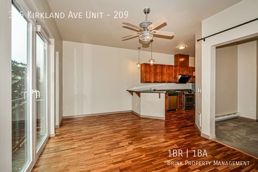 Prime Downtown Kirkland Location with Modern Finishes property image