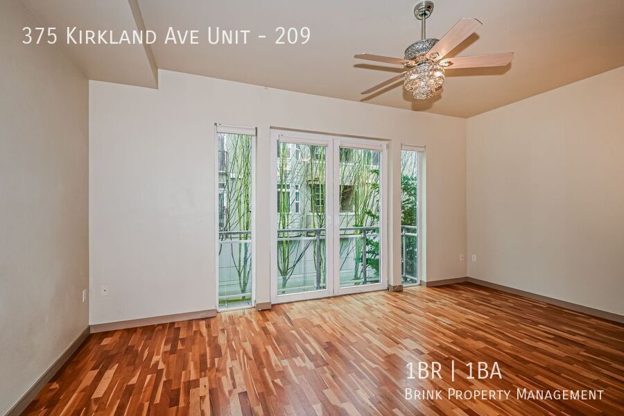 Prime Downtown Kirkland Location with Modern Finishes property image