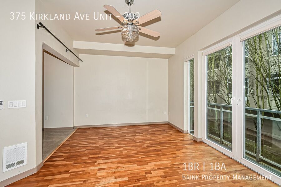 Prime Downtown Kirkland Location with Modern Finishes property image