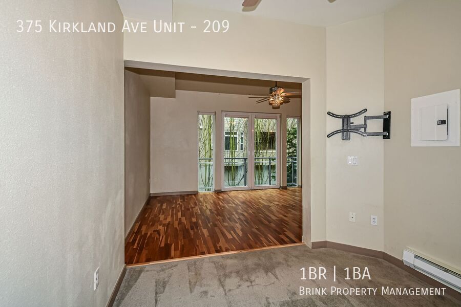 Prime Downtown Kirkland Location with Modern Finishes property image