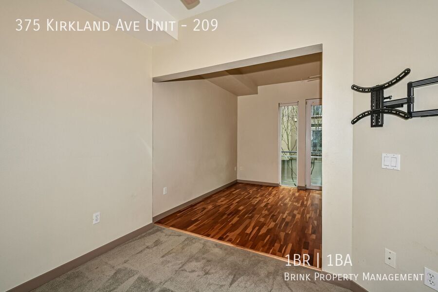 Prime Downtown Kirkland Location with Modern Finishes property image