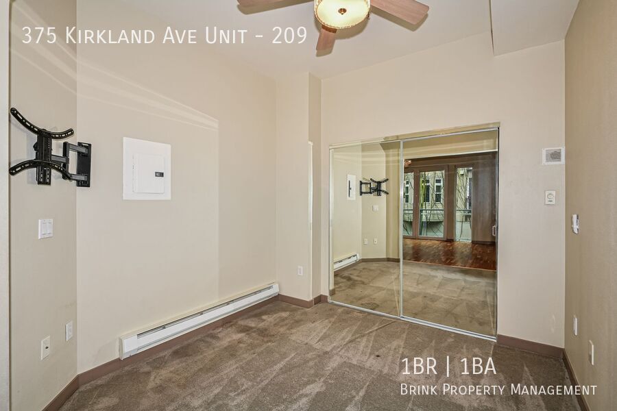 Prime Downtown Kirkland Location with Modern Finishes property image