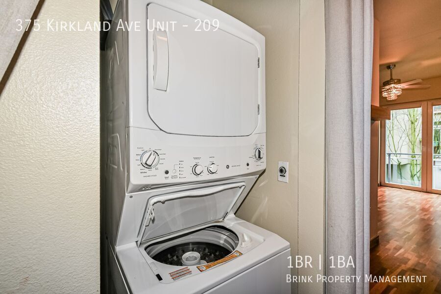Prime Downtown Kirkland Location with Modern Finishes property image