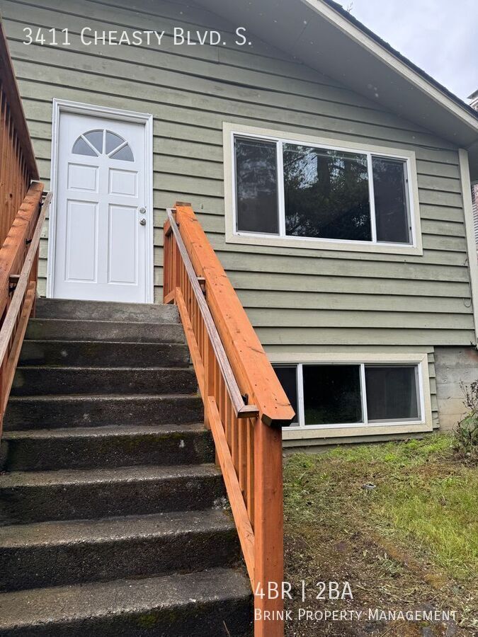 Spacious 4 Bedroom in Beacon Hill!  Lots of Updates, Perfect Location! property image