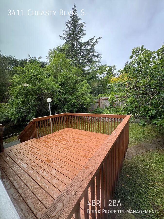 Spacious 4 Bedroom in Beacon Hill!  Lots of Updates, Perfect Location! property image