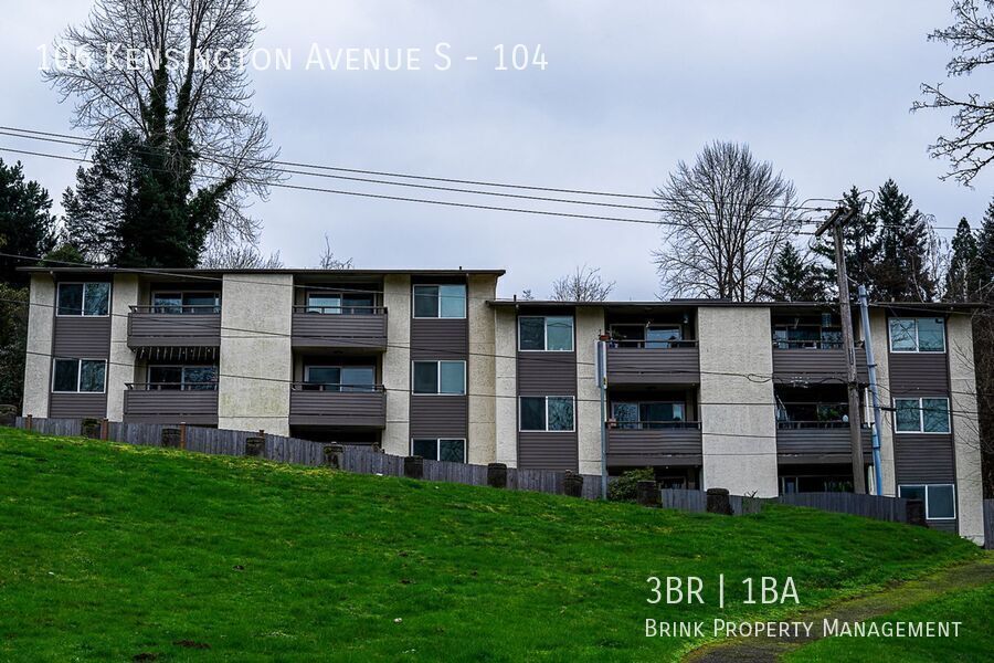 One Month Free!! Fantastic Updated 3 Bedroom Apartment Home in Convenient Location property image