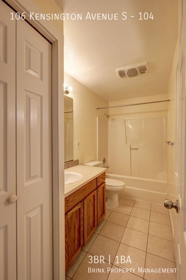 One Month Free!! Fantastic Updated 3 Bedroom Apartment Home in Convenient Location property image