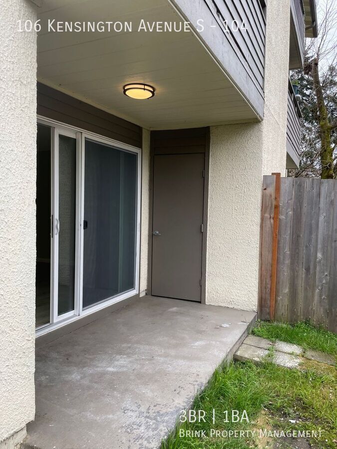 One Month Free!! Fantastic Updated 3 Bedroom Apartment Home in Convenient Location property image