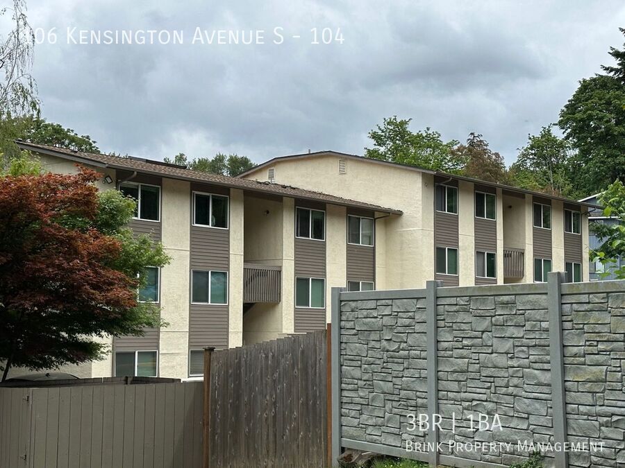 One Month Free!! Fantastic Updated 3 Bedroom Apartment Home in Convenient Location property image