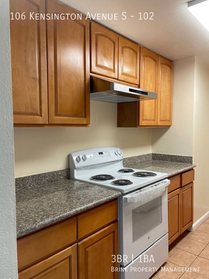 One Month Free!! Great Remodeled 3 Bedroom Apartment Home - Convenient Location property image