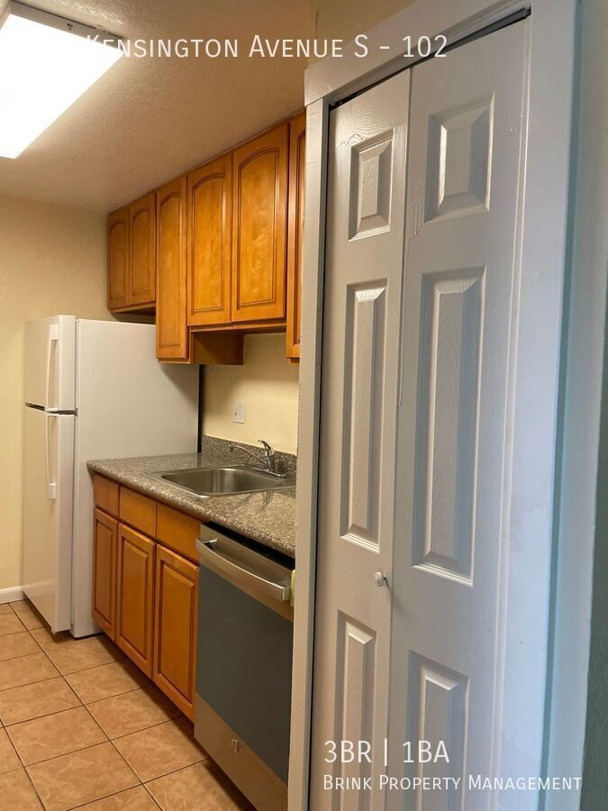 One Month Free!! Great Remodeled 3 Bedroom Apartment Home - Convenient Location property image
