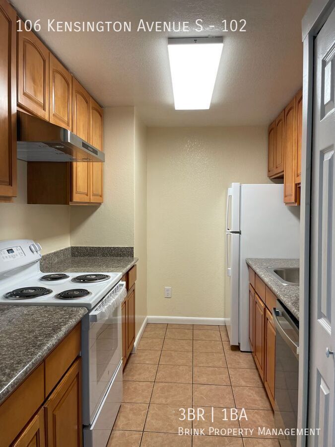 One Month Free!! Great Remodeled 3 Bedroom Apartment Home - Convenient Location property image