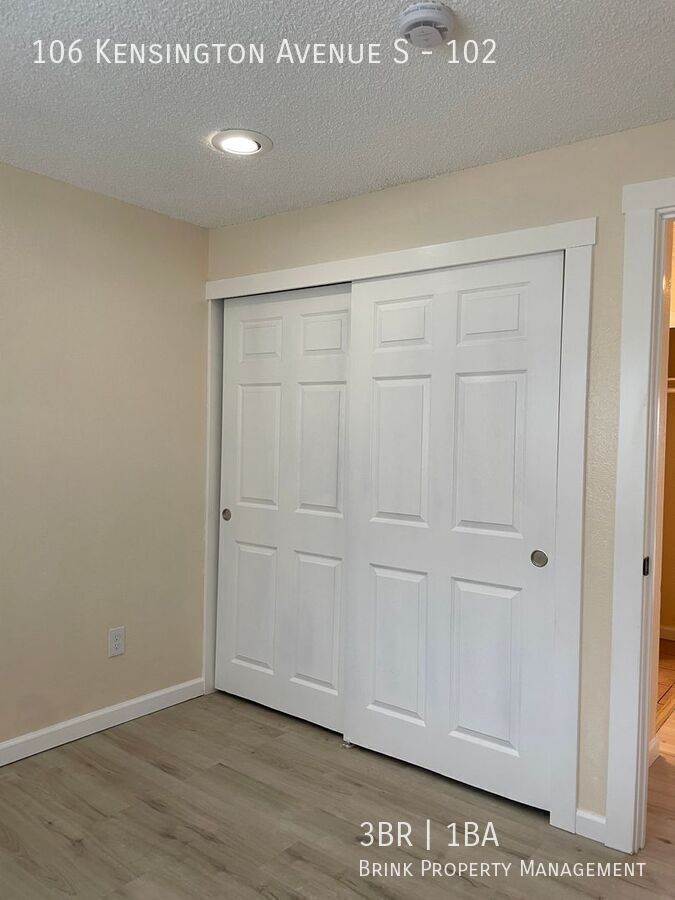 One Month Free!! Great Remodeled 3 Bedroom Apartment Home - Convenient Location property image