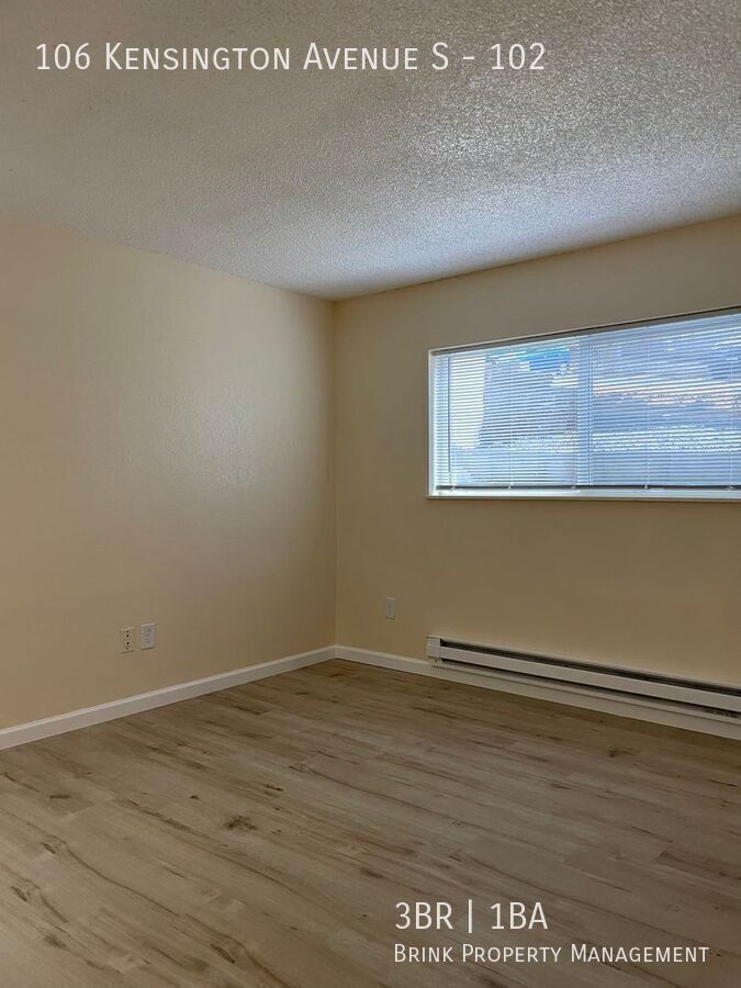 One Month Free!! Great Remodeled 3 Bedroom Apartment Home - Convenient Location property image