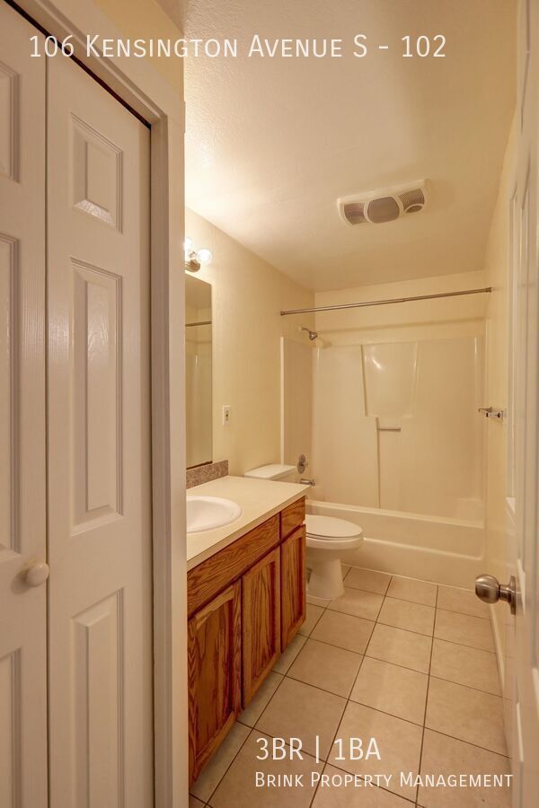 One Month Free!! Great Remodeled 3 Bedroom Apartment Home - Convenient Location property image