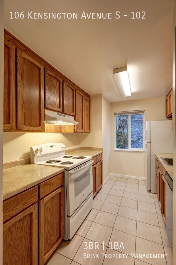 One Month Free!! Great Remodeled 3 Bedroom Apartment Home - Convenient Location property image