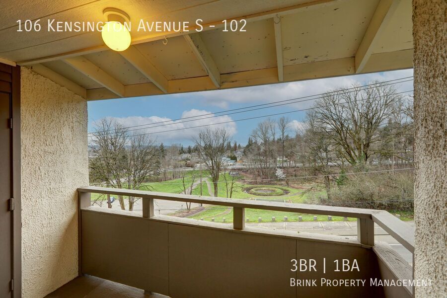 One Month Free!! Great Remodeled 3 Bedroom Apartment Home - Convenient Location property image