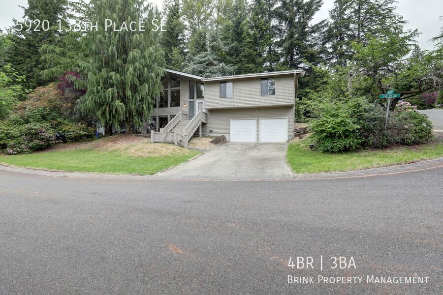 Great 4BR 2.5BA Split Entry Home in Quiet Forest Park Neighborhood property image