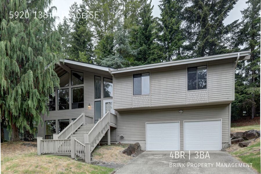 Great 4BR 2.5BA Split Entry Home in Quiet Forest Park Neighborhood property image