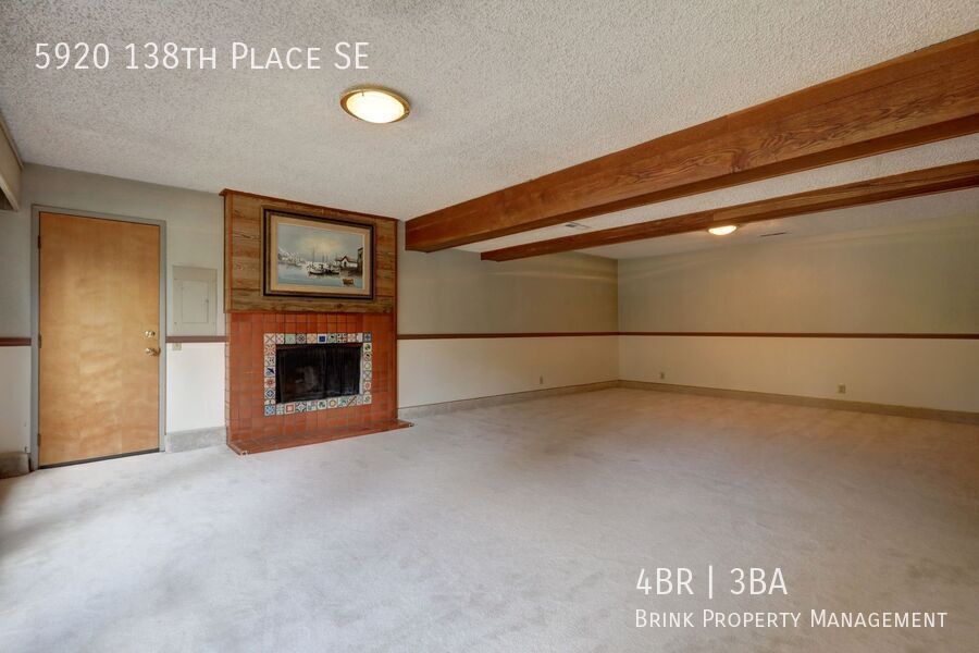 Great 4BR 2.5BA Split Entry Home in Quiet Forest Park Neighborhood property image