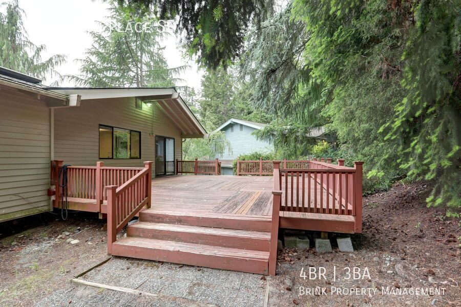 Great 4BR 2.5BA Split Entry Home in Quiet Forest Park Neighborhood property image