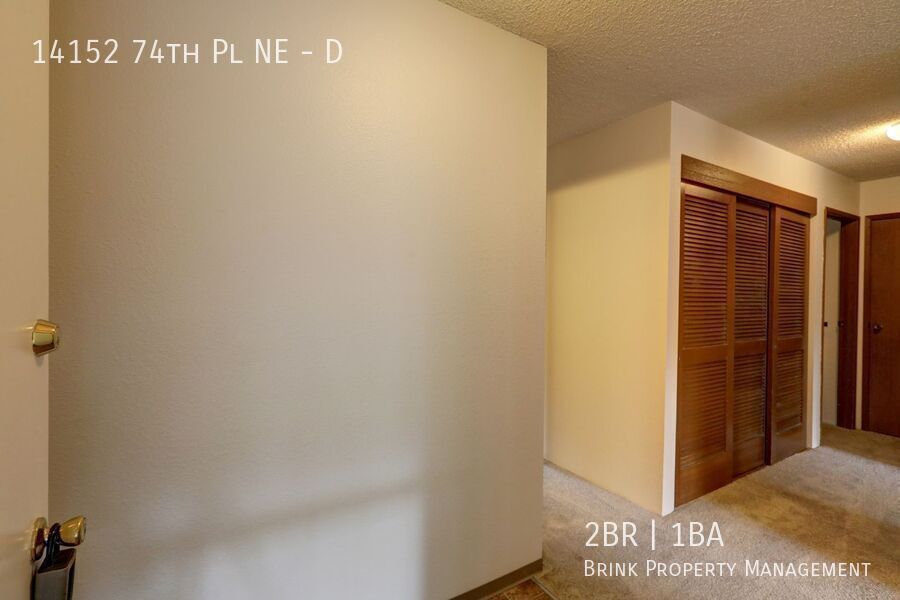 Top floor 2 bedroom 2 bath condo in Kirkland property image