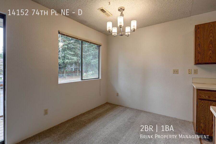 Top floor 2 bedroom 2 bath condo in Kirkland property image