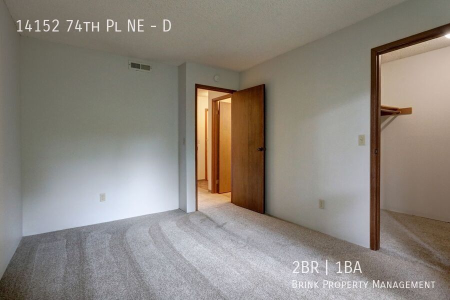 Top floor 2 bedroom 2 bath condo in Kirkland property image