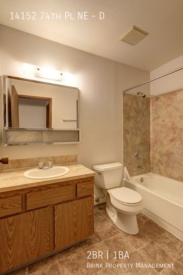 Top floor 2 bedroom 2 bath condo in Kirkland property image