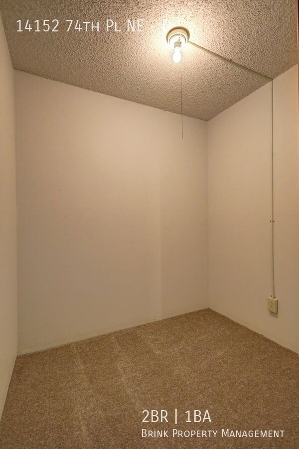 Top floor 2 bedroom 2 bath condo in Kirkland property image