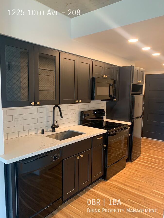 Live at The Woodworth - Classic & Cool Living in Capitol Hill property image