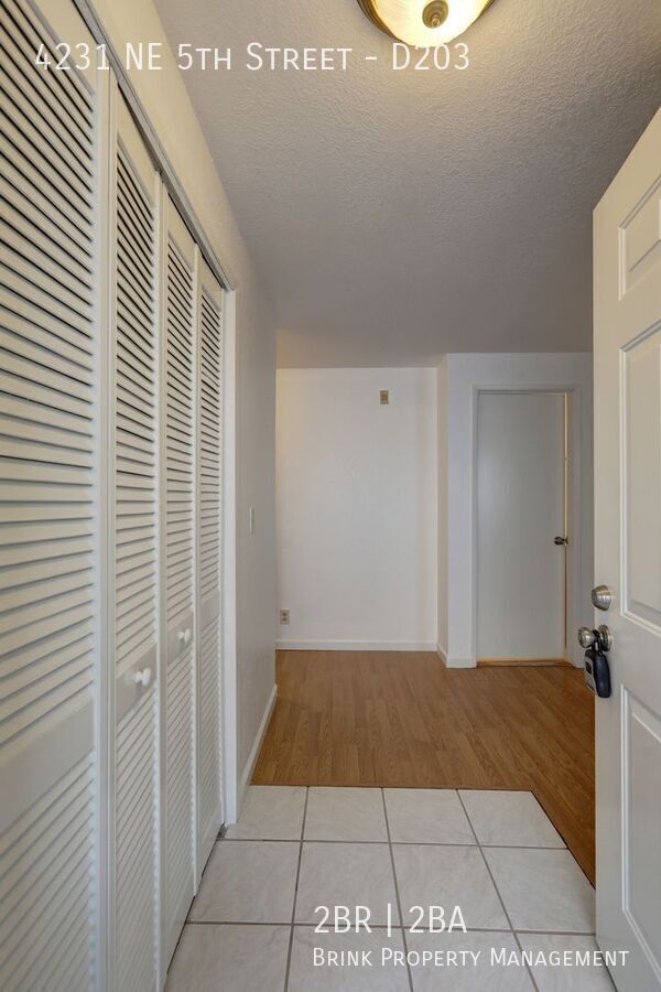 Beautiful 2 Bedroom Condo in Great Highlands Neighborhood!! property image
