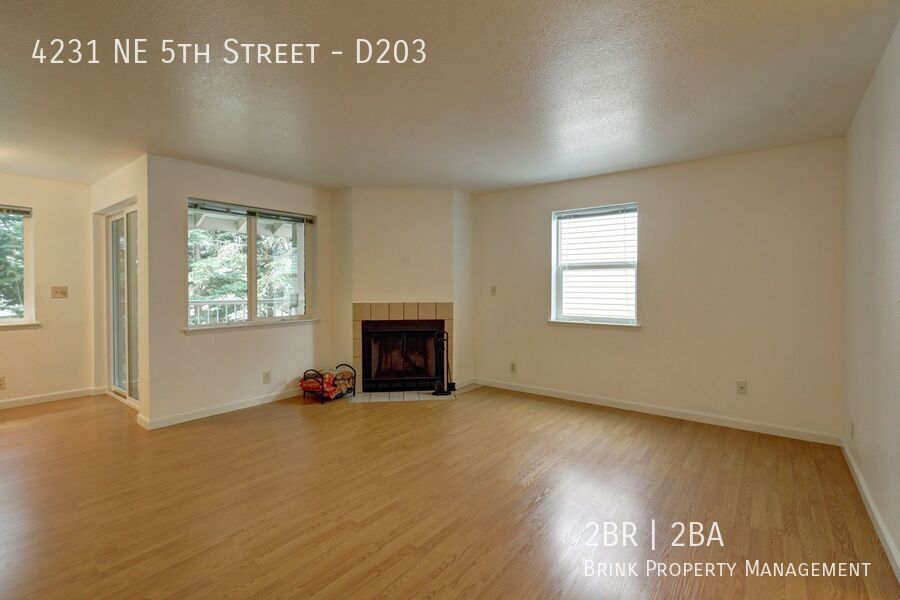Beautiful 2 Bedroom Condo in Great Highlands Neighborhood!! property image