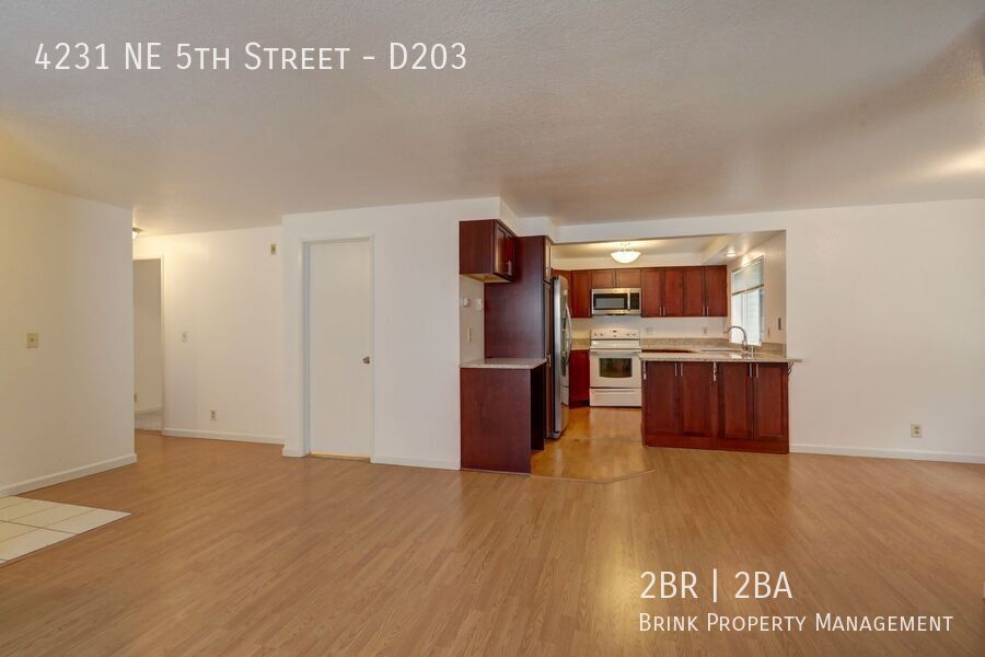 Beautiful 2 Bedroom Condo in Great Highlands Neighborhood!! property image