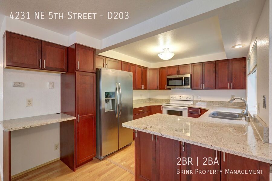Beautiful 2 Bedroom Condo in Great Highlands Neighborhood!! property image