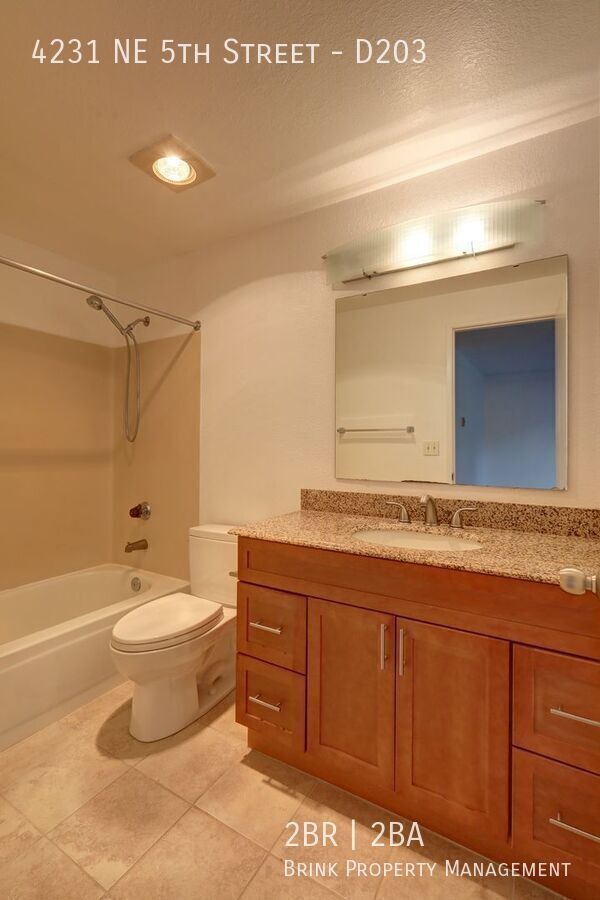 Beautiful 2 Bedroom Condo in Great Highlands Neighborhood!! property image